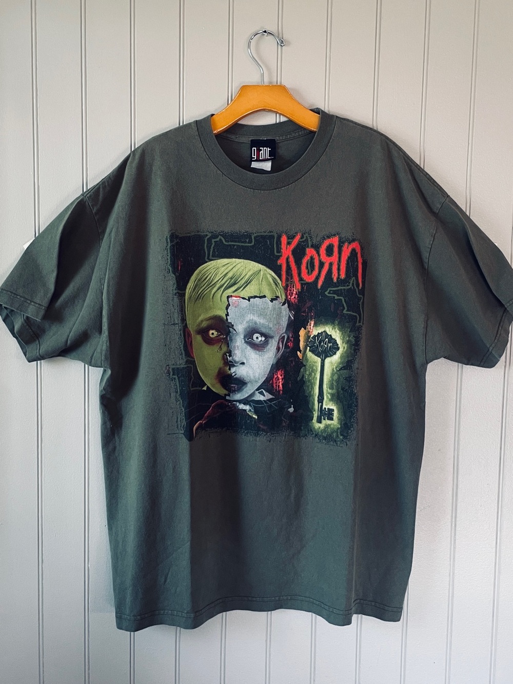 Vintage  2006 Korn Graphic Tee -Rare . Green Band Shirt .Y2K . Cotton